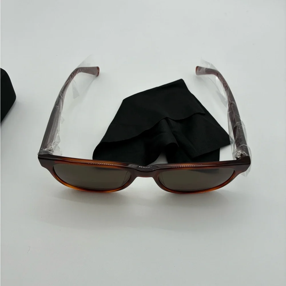 NWT banana republic Brown Tortoise Sunglasses with case